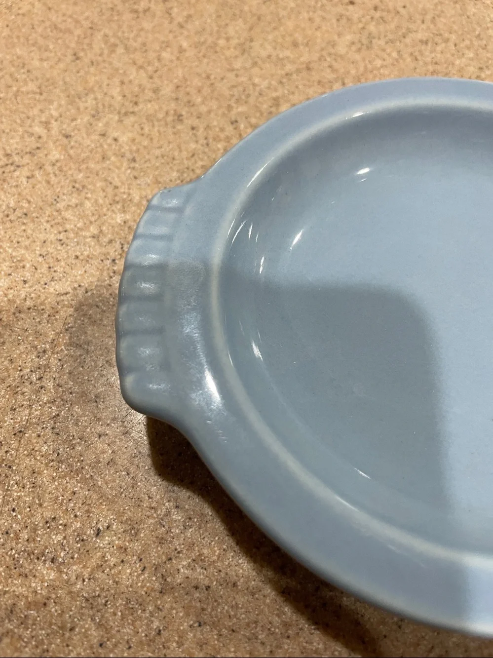 This Fiesta Ware ceramic sugar and creamer tray features a figure-eight design